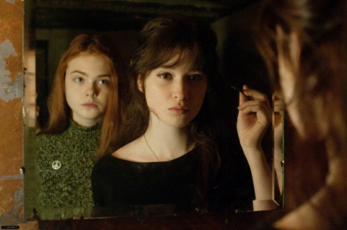 Elle Fanning, Alice Englert